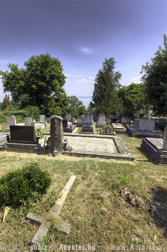 2013. 15. hét: Balatonszepezd, temető - 800x1200 pixel - 1216934 byte