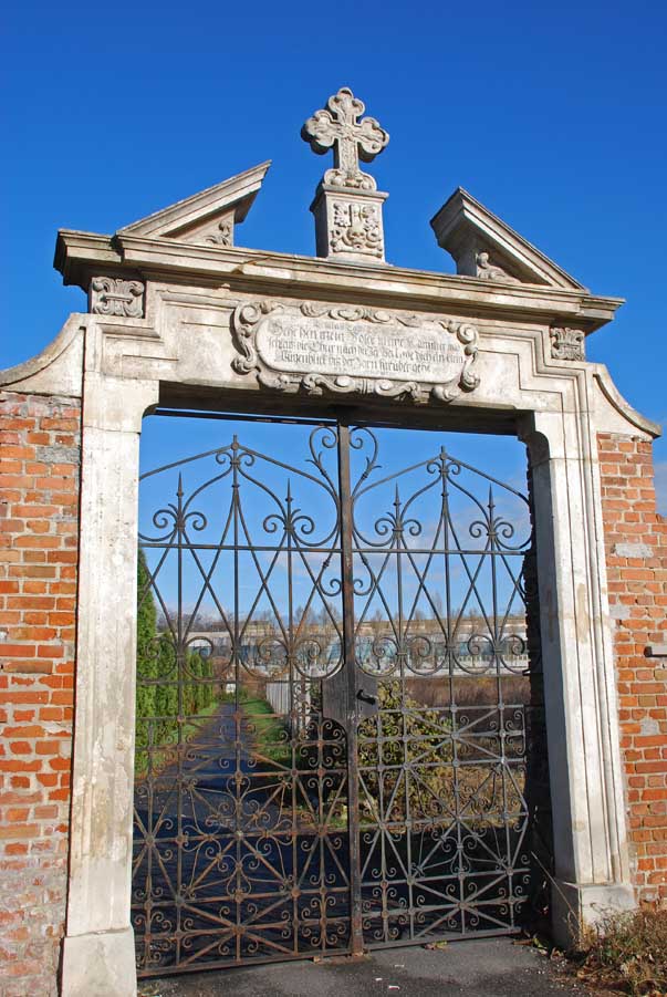 Az Evangélikus temető barokk kapuja