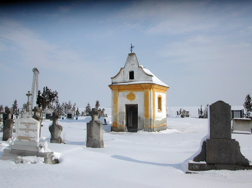 Kicsiny kápolna  a boronkai temetőben